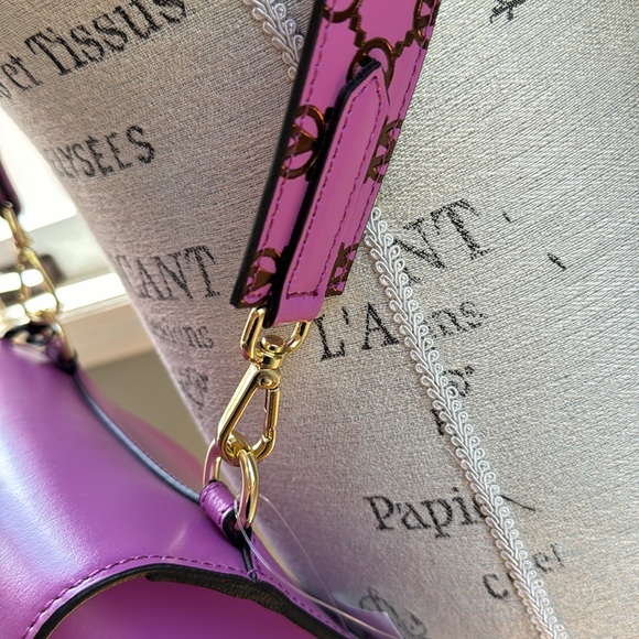 Valentino logo lavender crossbody w/dust bag NWT - Picture 6 of 16